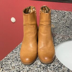 Korks Destiny bootie in a tan/brown color with a stacked block heel size 10